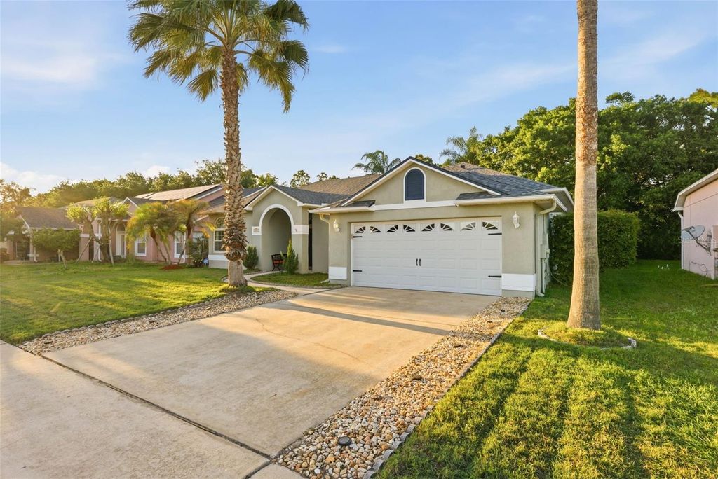 Image 3 of property listing at 1813 CROSSWELL COURT, Orlando, FL 32837