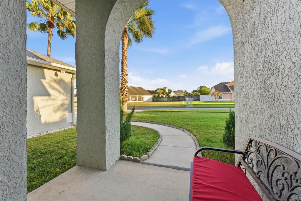 Image 5 of property listing at 1813 CROSSWELL COURT, Orlando, FL 32837