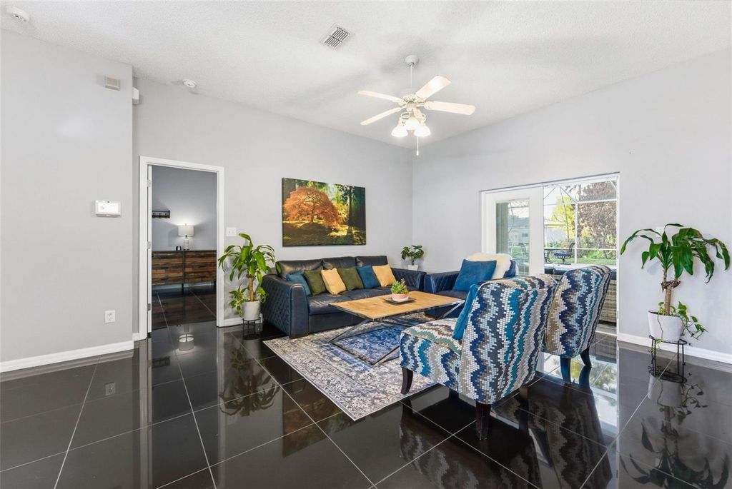 Image 8 of property listing at 1813 CROSSWELL COURT, Orlando, FL 32837