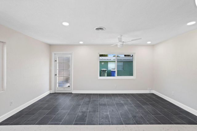 1013 Hispana Avenue, Fort Pierce, FL 34982