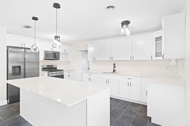 1013 Hispana Avenue, Fort Pierce, FL 34982