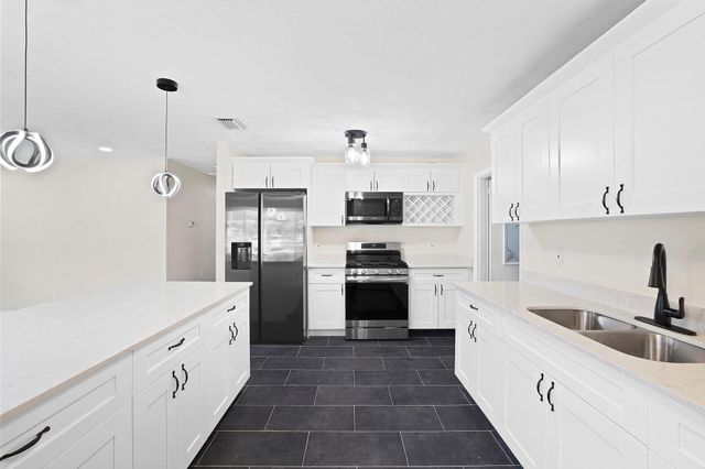 1013 Hispana Avenue, Fort Pierce, FL 34982