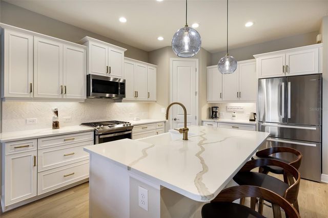 8011 ANTHIRIUM LOOP, Sarasota, FL 34240