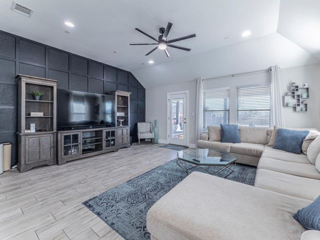 137 Alba Ave, San Marcos, TX 78666