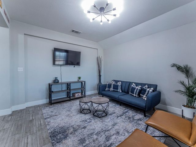 137 Alba Ave, San Marcos, TX 78666