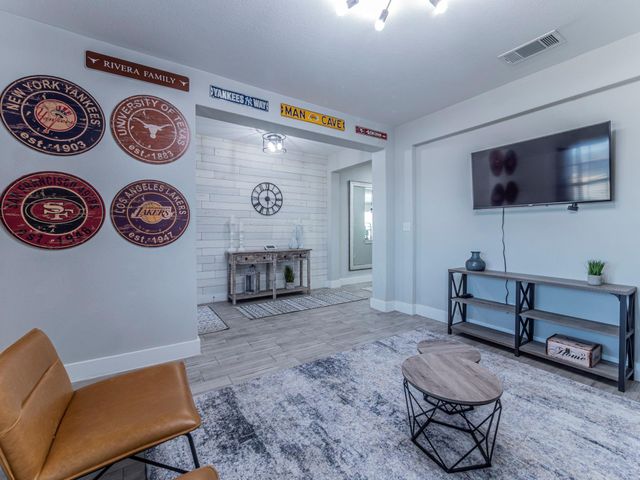 137 Alba Ave, San Marcos, TX 78666