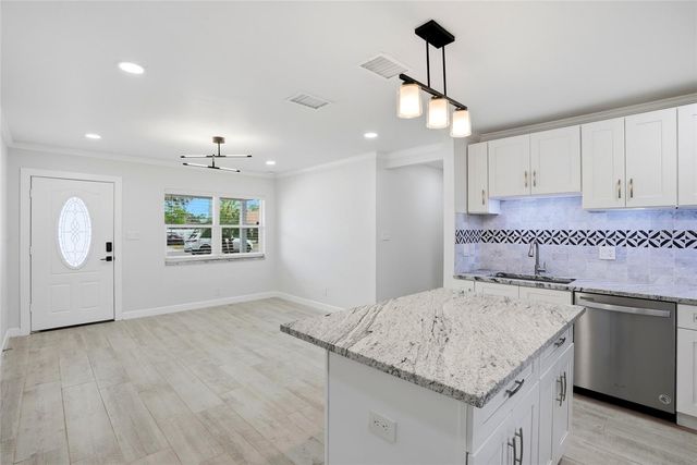 3611 W OKLAHOMA AVENUE, Tampa, FL 33611