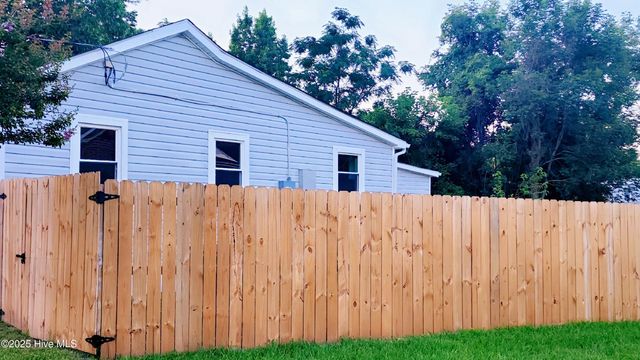 702a Richardson Street # A, Elizabeth City, NC 27909
