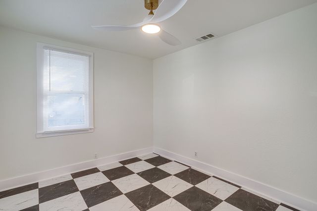 1325 Hurley Avenue, Fort Worth, TX 76104