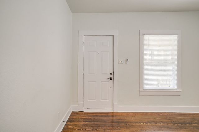 1325 Hurley Avenue, Fort Worth, TX 76104