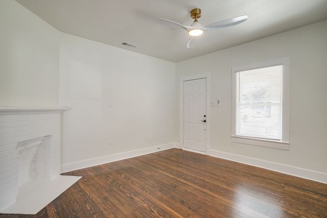 1325 Hurley Avenue, Fort Worth, TX 76104