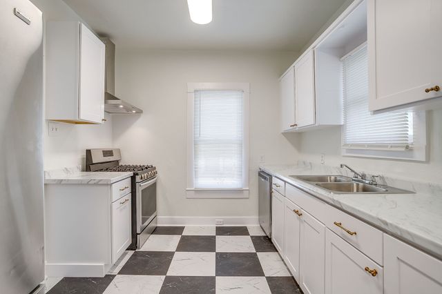 1325 Hurley Avenue, Fort Worth, TX 76104