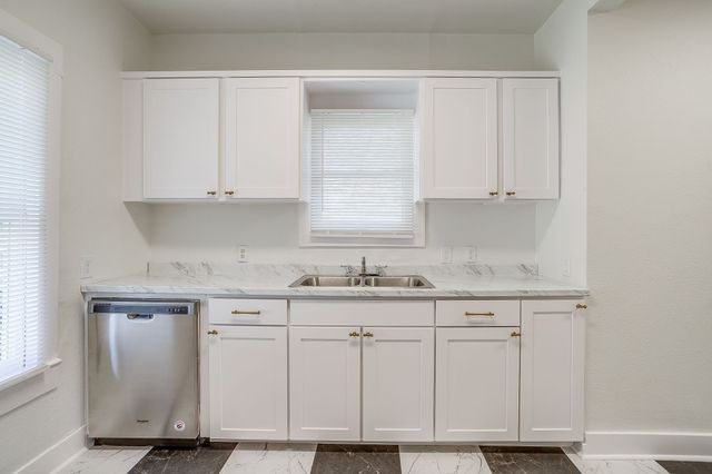 1325 Hurley Avenue, Fort Worth, TX 76104