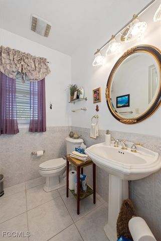 2529 Gleason PKWY, Cape Coral, FL 33914