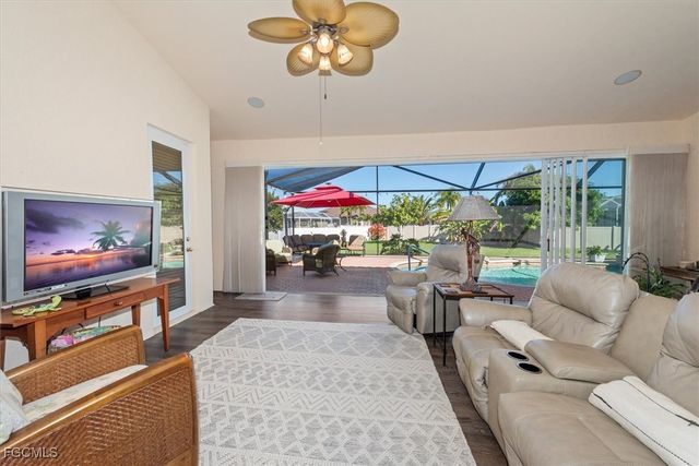 2529 Gleason PKWY, Cape Coral, FL 33914