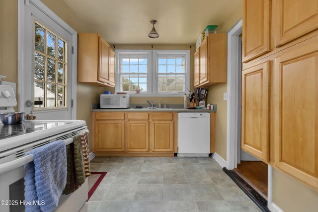 811 Clark Avenue, New Bern, NC 28560