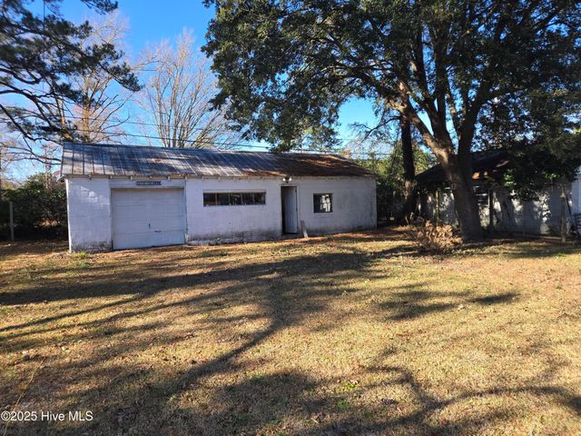811 Clark Avenue, New Bern, NC 28560