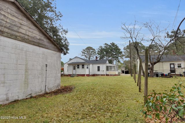 811 Clark Avenue, New Bern, NC 28560