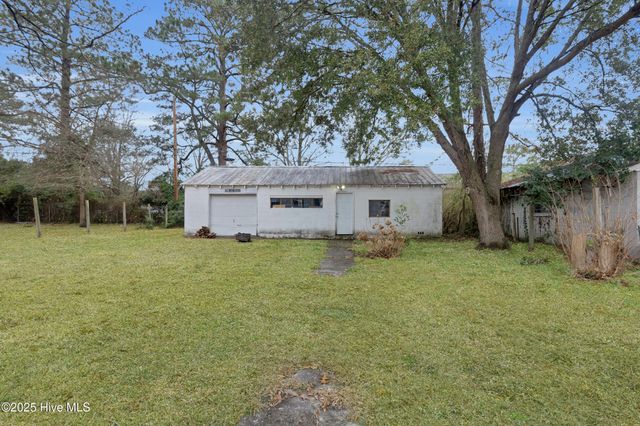 811 Clark Avenue, New Bern, NC 28560