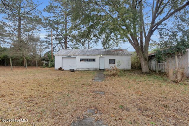 811 Clark Avenue, New Bern, NC 28560