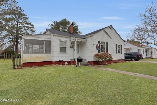 811 Clark Avenue, New Bern, NC 28560