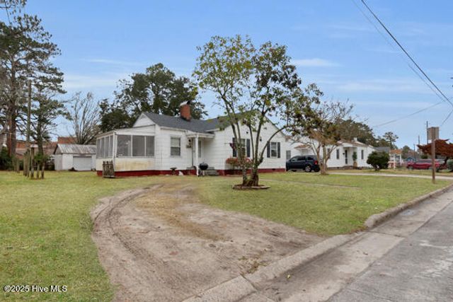 811 Clark Avenue, New Bern, NC 28560