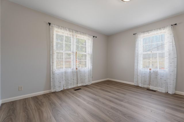 22 E 15th Street, Grove, OK 74344