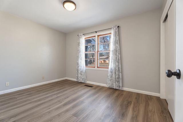 22 E 15th Street, Grove, OK 74344