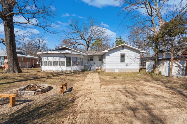22 E 15th Street, Grove, OK 74344