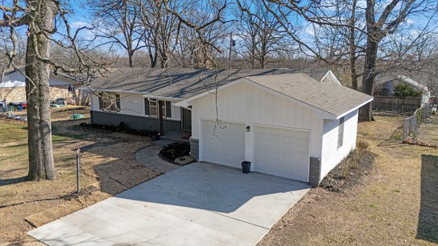 22 E 15th Street, Grove, OK 74344