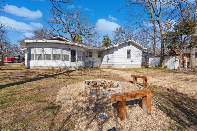 22 E 15th Street, Grove, OK 74344