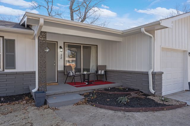 22 E 15th Street, Grove, OK 74344