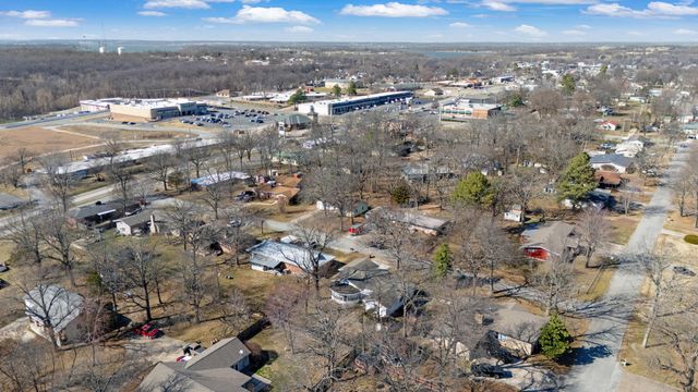 22 E 15th Street, Grove, OK 74344