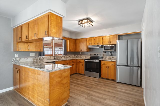 22 E 15th Street, Grove, OK 74344