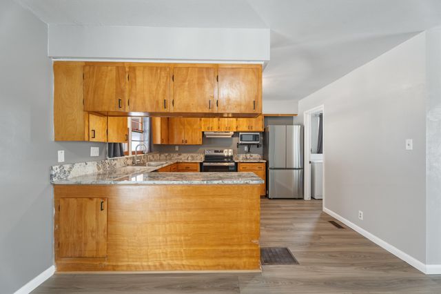 22 E 15th Street, Grove, OK 74344