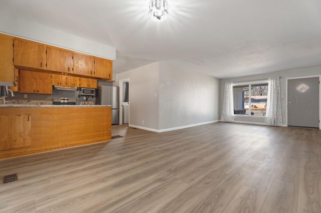 22 E 15th Street, Grove, OK 74344