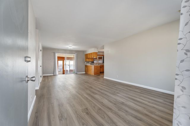 22 E 15th Street, Grove, OK 74344