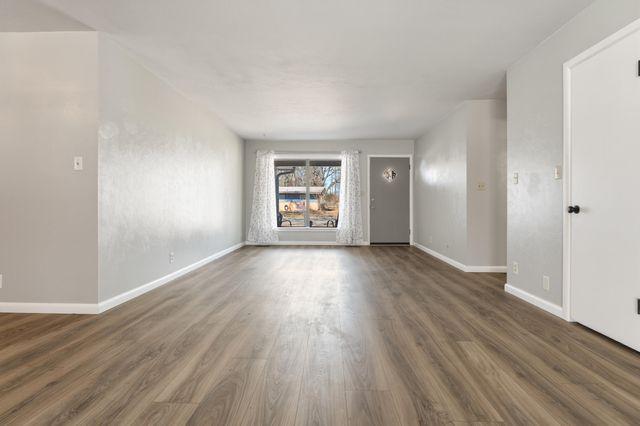 22 E 15th Street, Grove, OK 74344