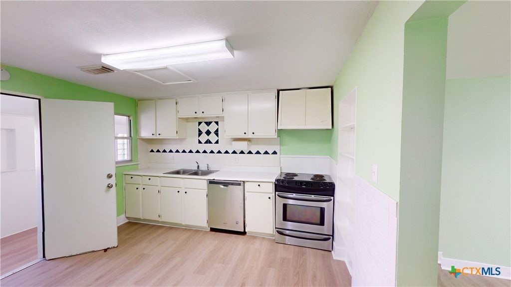 Image 12 of property listing at 312 W Jefferson Avenue, Port O'connor, TX 77982