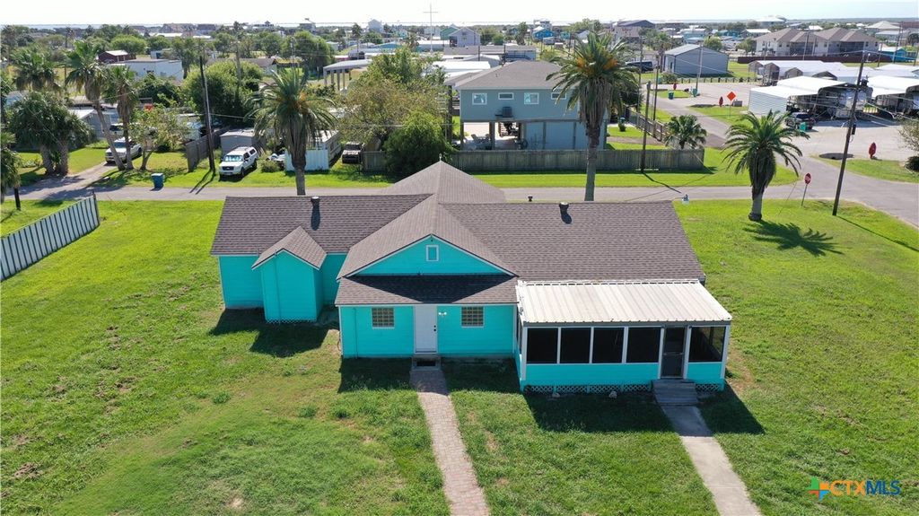 Image 4 of property listing at 312 W Jefferson Avenue, Port O'connor, TX 77982