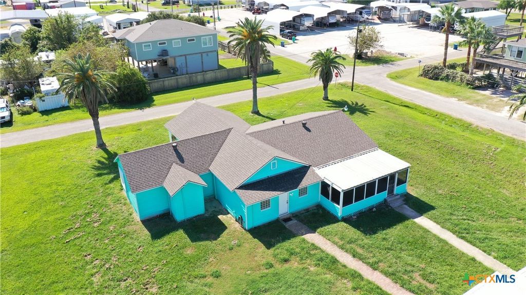 Image 5 of property listing at 312 W Jefferson Avenue, Port O'connor, TX 77982