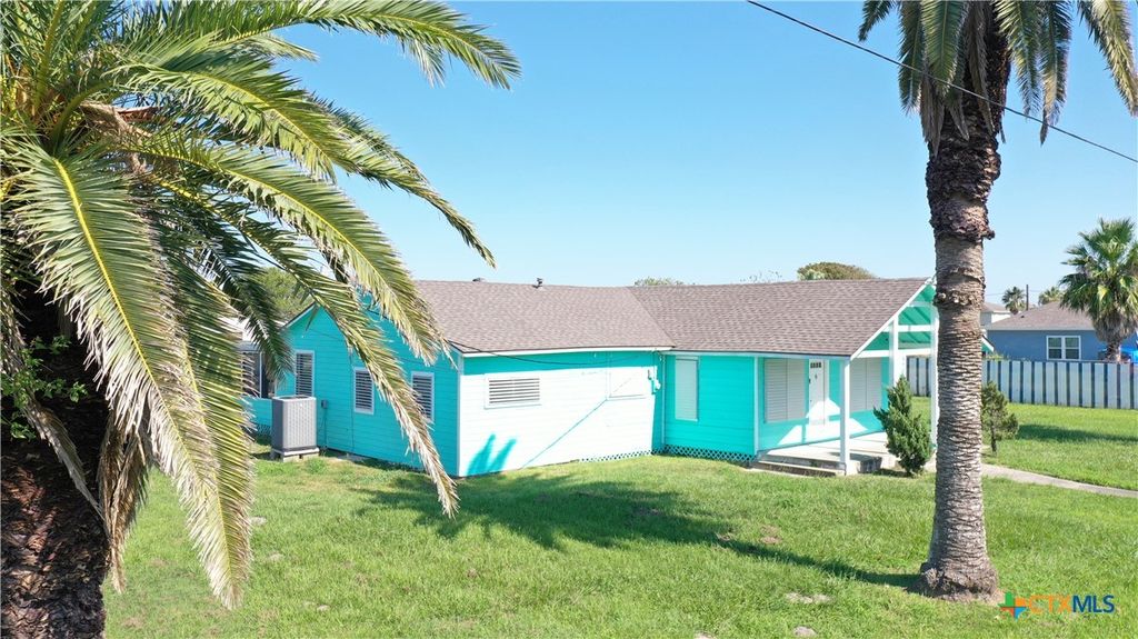 Image 8 of property listing at 312 W Jefferson Avenue, Port O'connor, TX 77982