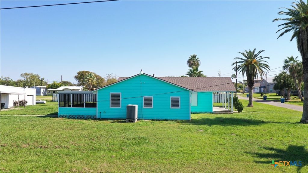 Image 9 of property listing at 312 W Jefferson Avenue, Port O'connor, TX 77982