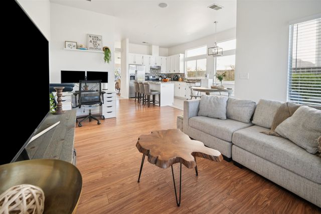 17 Burlwood Ct, Pittsburg, CA 94565