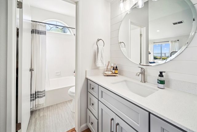 17 Burlwood Ct, Pittsburg, CA 94565