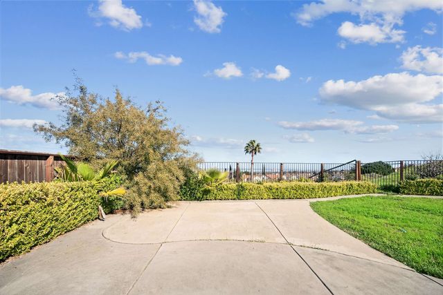 17 Burlwood Ct, Pittsburg, CA 94565