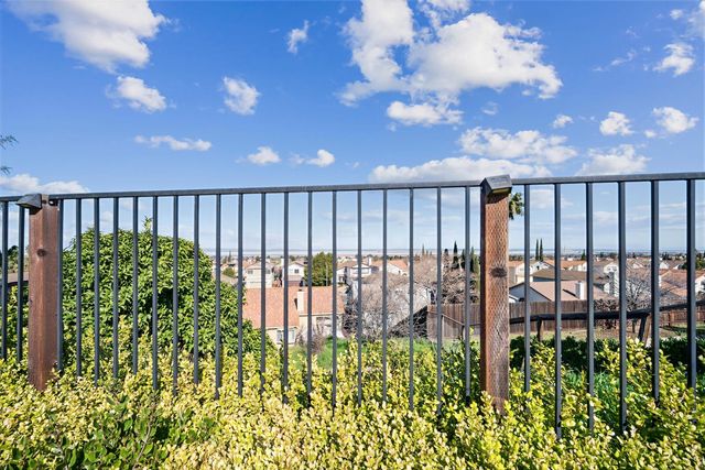 17 Burlwood Ct, Pittsburg, CA 94565