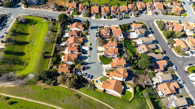 17 Burlwood Ct, Pittsburg, CA 94565