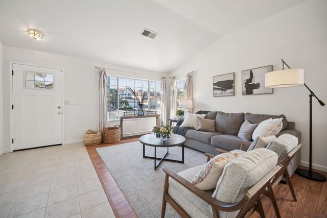 17 Burlwood Ct, Pittsburg, CA 94565