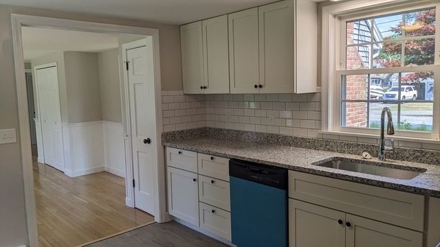 11 Bob-O-Link Lane, Yarmouth, MA 02673